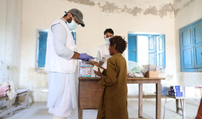 MSF pharmacist explaining medication to patient (Pakistan)